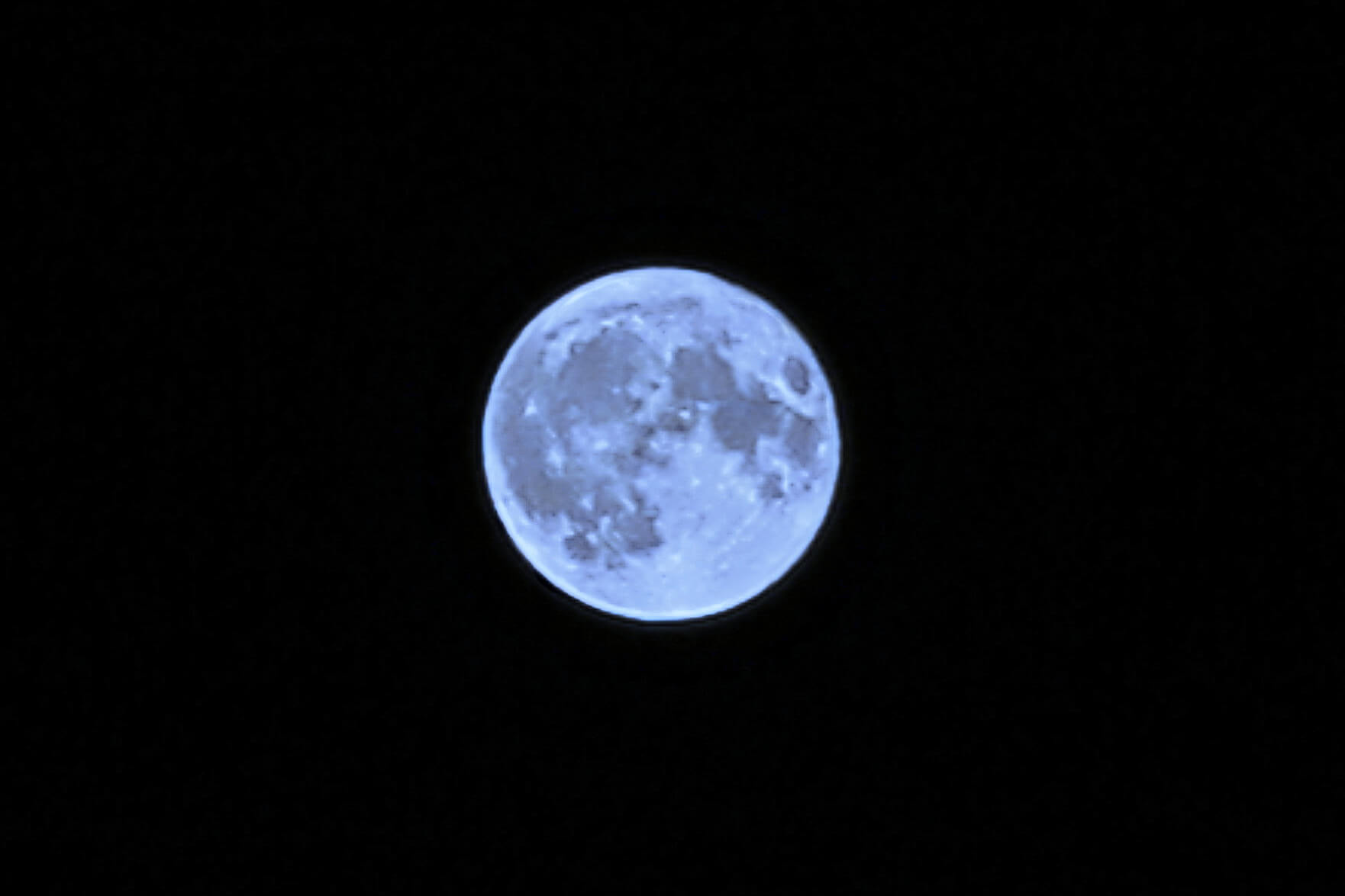 26060201blauwemaan