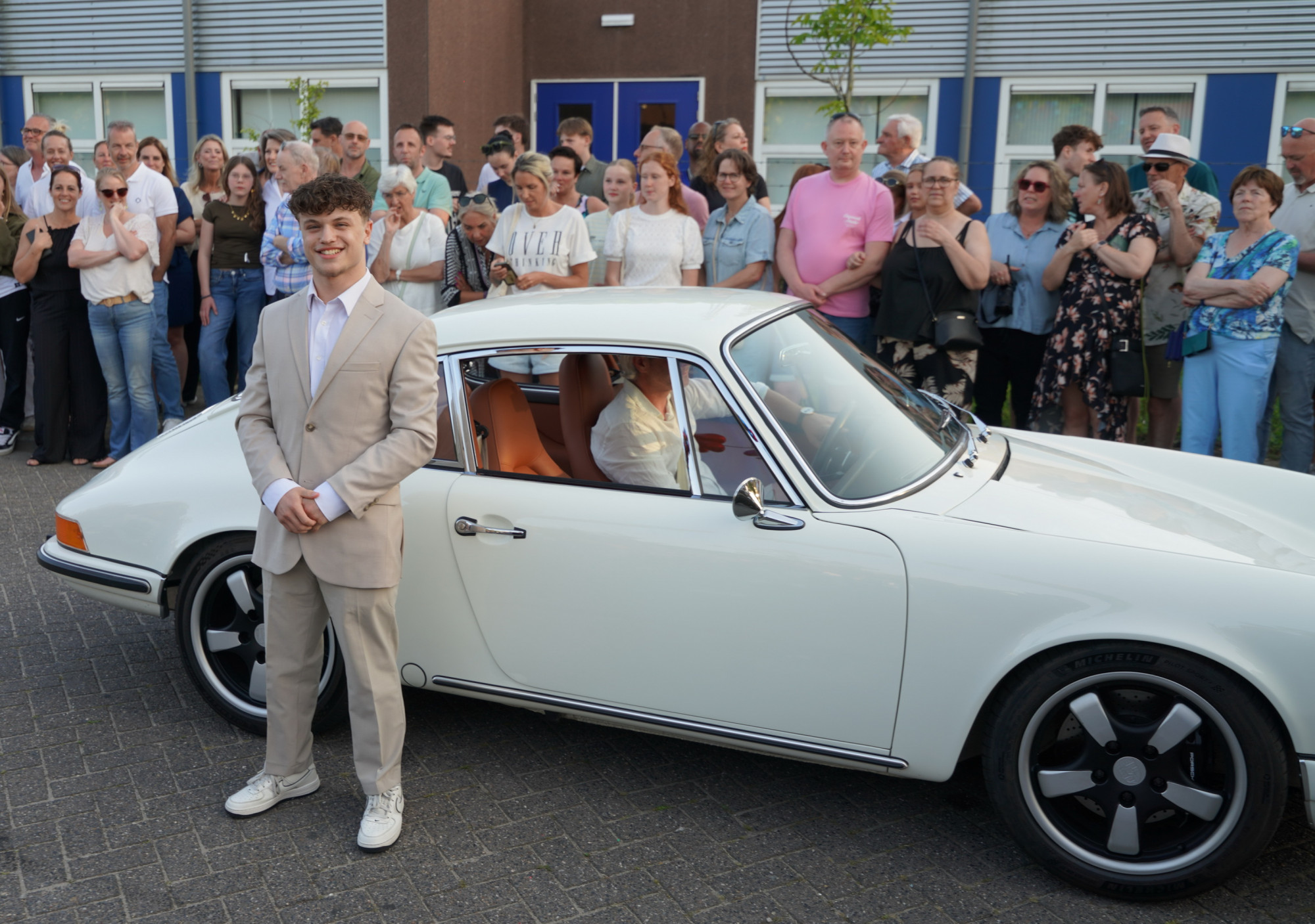 26052701gala12adv