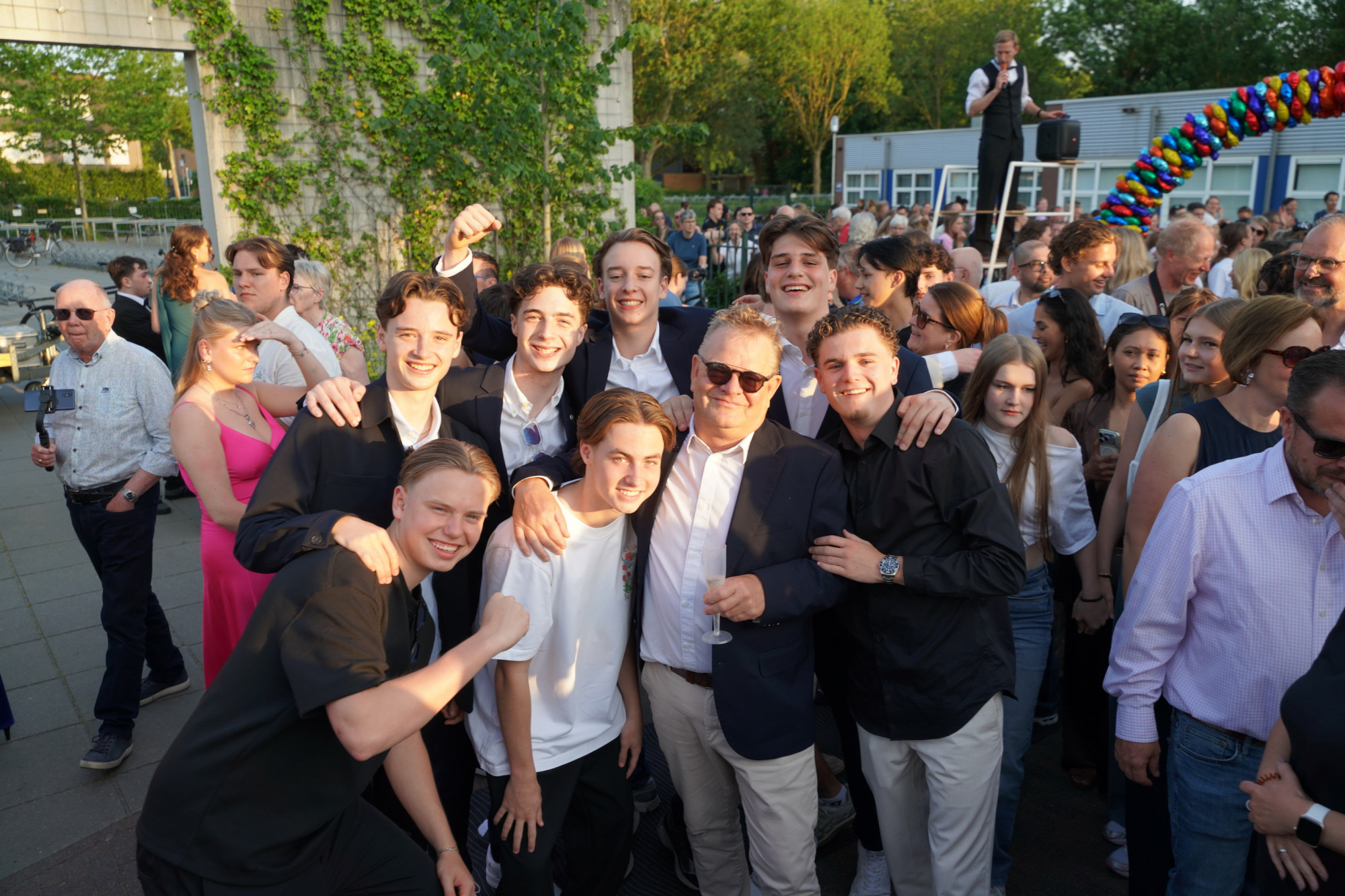 26052701gala18adv