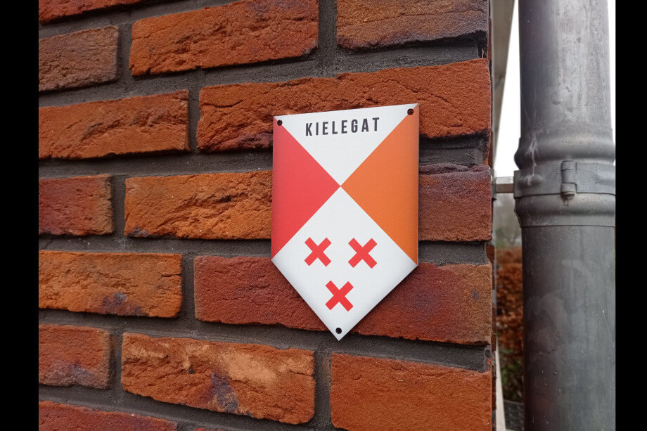 25013001kielegatmuurschildje