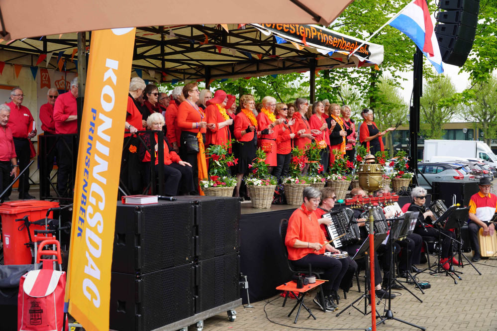 25042802koningsdag01adv